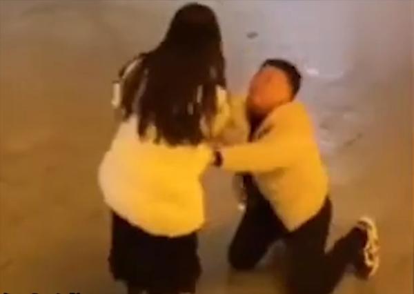 Gamer Quits to Support GF, Gets Dumped on Graduation Day 3 In the final moments, he even kneels begging but it’s no use