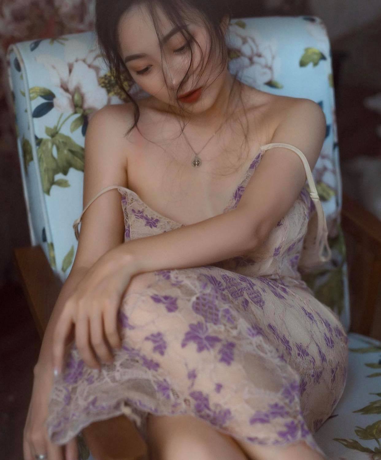 Online Math Teacher Tiêu Hạ Stuns Fans with Hot Girl Looks 2 Tiêu Hạ - the rising hot girl star