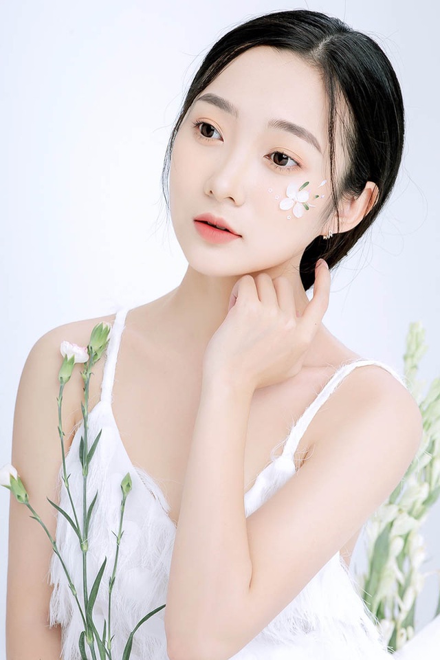 Online Math Teacher Tiêu Hạ Stuns Fans with Hot Girl Looks 4 Tiêu Hạ’s stunning beauty
