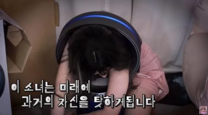 Streamer Magenta Gets Stuck Trying Fan's 60k Donate Challenge 3 Magenta starts crawling through the fan
