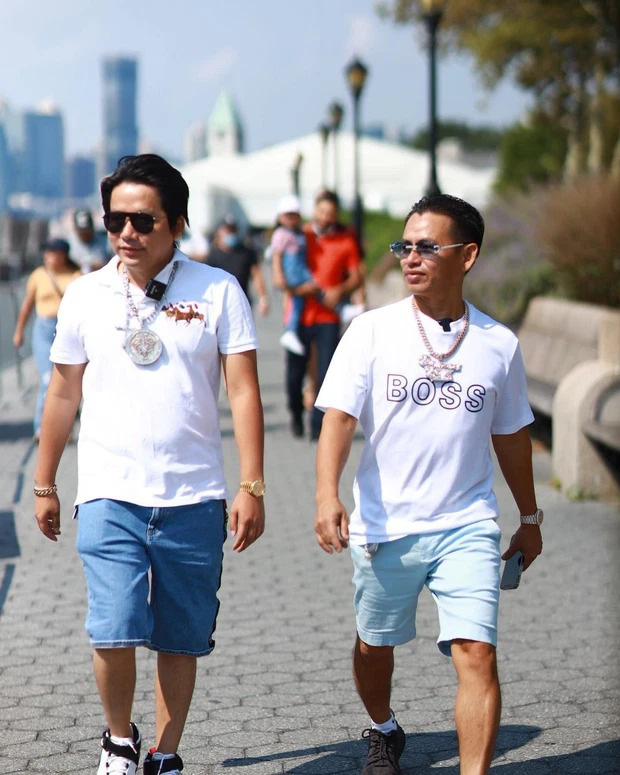 Even the joint photos on Khoa Pug's personal page with the diamond billionaire have disappeared