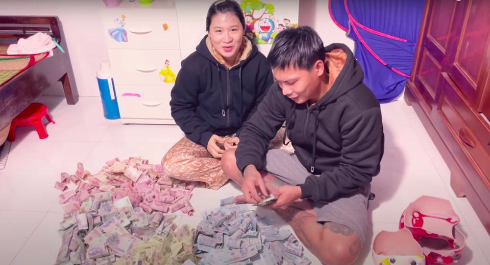 Lộc Fuho Defends His Construction Work, Says He'd Do It Again 5 Lộc Fuho breaks piggy bank with his wife
