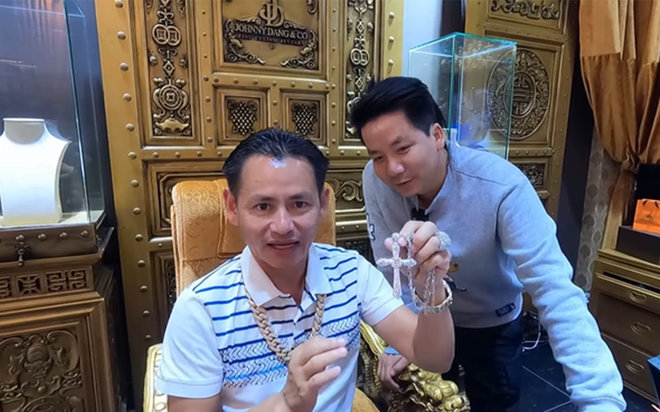 Johnny Đặng shocks fans by accusing Khoa Pug