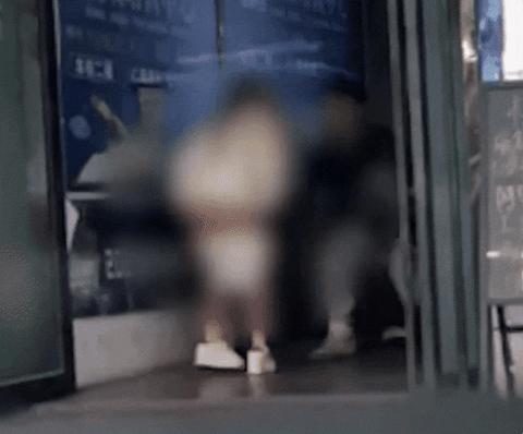 Boyfriend quickly apologizes as girlfriend gets dramatic