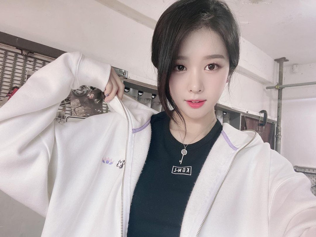 Rika - the beautiful streamer in the story