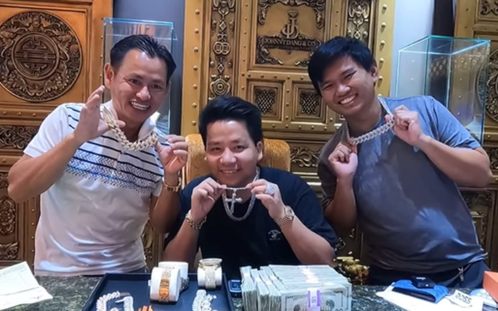 Khoa Pug, Johnny Đặng, and Vương Phạm when they were close