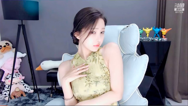 Beautiful face of streamer Xiao Xiao Su