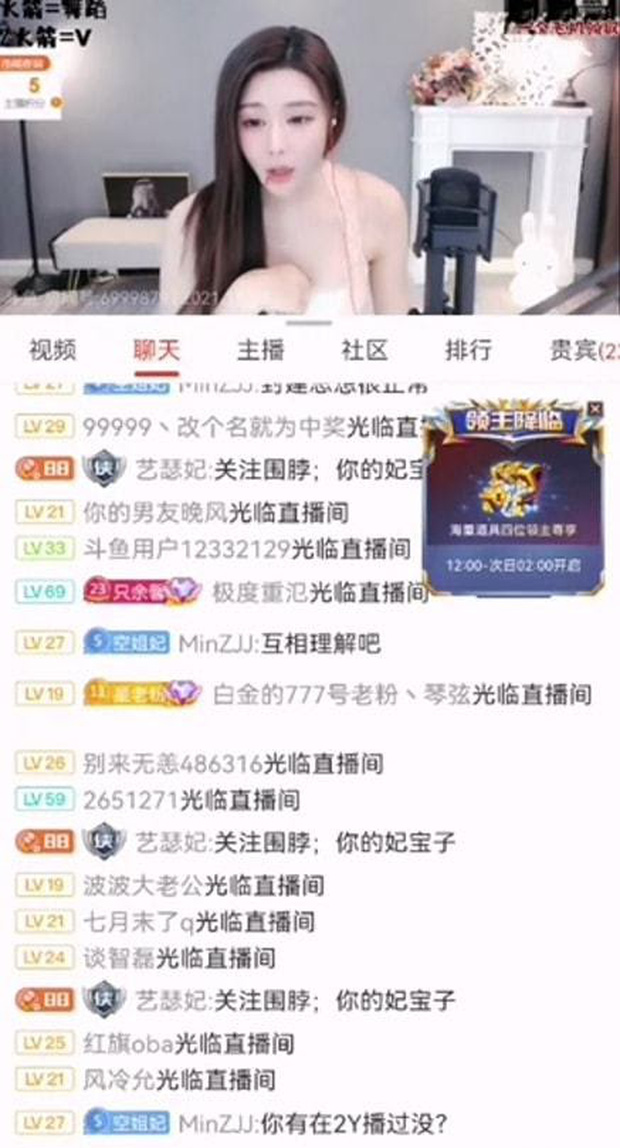 Streamer Yi Se Fei Claps Back at Neighbor Rumors Over Revealing Outfits 3 Yi Se Fei faces a lot of gossip about her job and character from neighbors