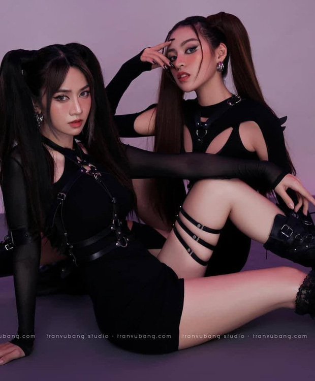Le Bong Shocks Fans by Joining Miss Fitness Vietnam Casting 4 The two hot girls during the online casting of the beauty pageant