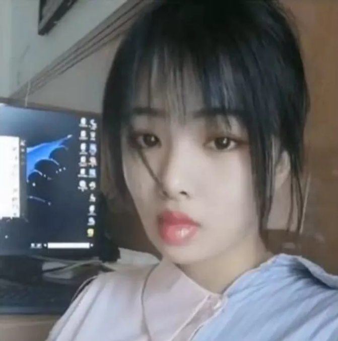 The girl’s full, natural look without the lip pout