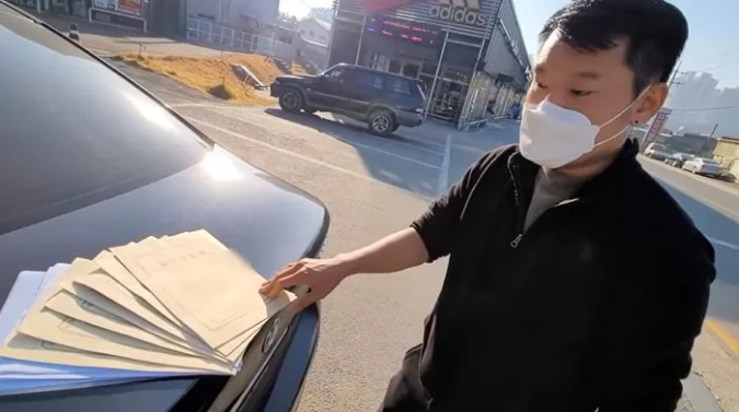 YouTuber With 11 Villas Still Works as a Street Cleaner 3 He talks about his impressive real estate holdings