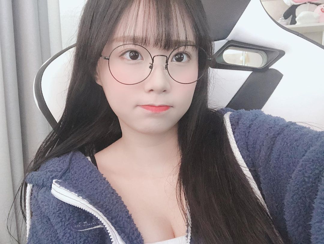 Streamer Tomato Reveals She's Being Stalked by 3 Obsessive Fans 6 Tomato warns she will fight back if this continues