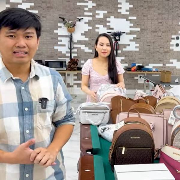 Gifts prepared by Vương Phạm and his wife for fans