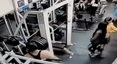 Woman's 180kg Bench Press Attempt Ends in Tragic Gym Accident 4 Full footage of the accident