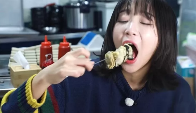 Ziyang enjoying her oysters