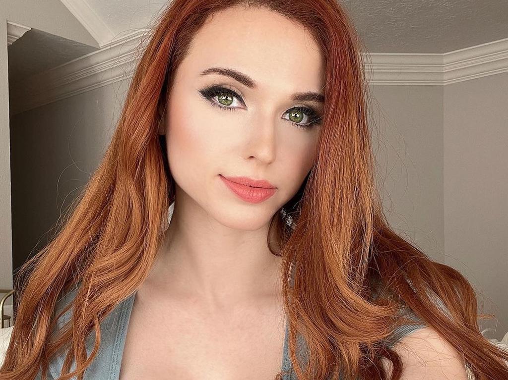 Amouranth revealed she made around 33 billion VND per month on OnlyFans