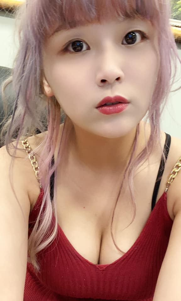 Streamer Diodiumei Injured by Hot Oil During Live Cooking Stream 2 She attracts many fans with her sweet and sexy look