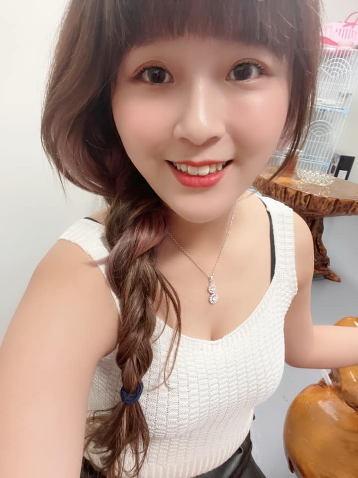 Streamer Diodiumei Injured by Hot Oil During Live Cooking Stream 6 photo 1 1649063564050497958905