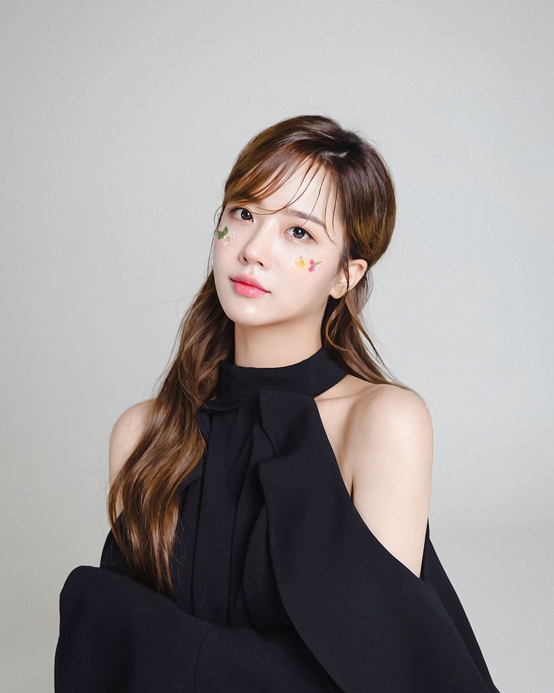 Streamer Minjung Finds Fame as an English Tutor Instead 5 Fans keep asking her to open private tutoring classes