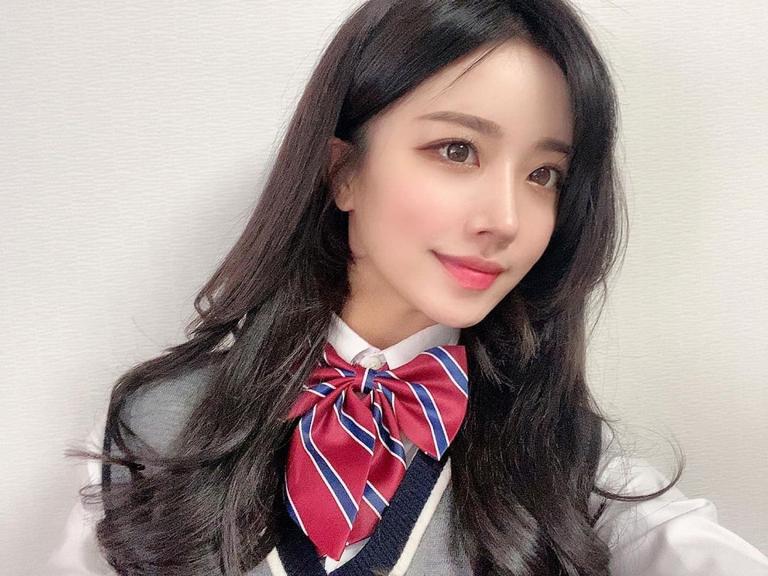 Streamer Minjung Finds Fame as an English Tutor Instead 6 photo 1 16492518941142098811392