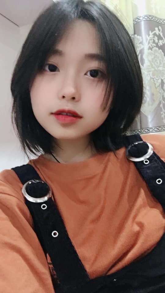 MC with a youthful face.