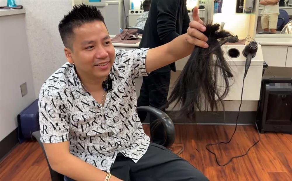 He also said goodbye to the long hair he’d been growing for over two years