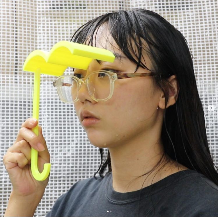 Her hilarious mini umbrella for glasses wearers