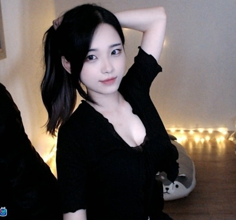 The streamer just shared news of her record-breaking ban