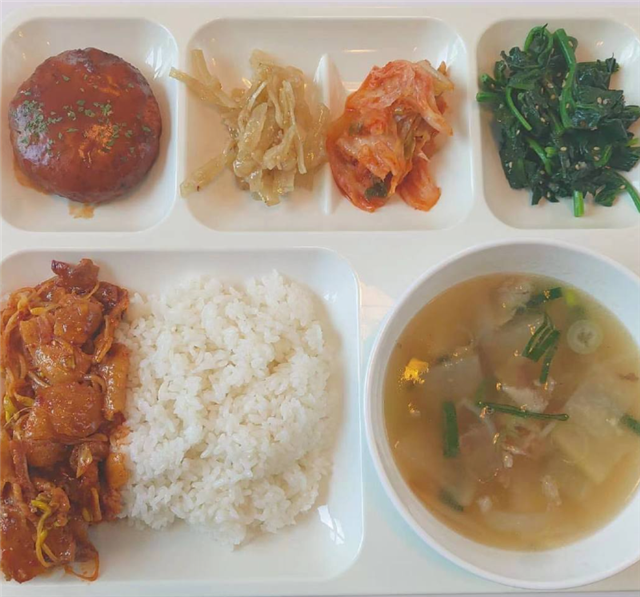 Faker and his team’s lunch spread