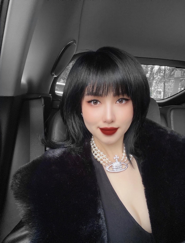Tâm Tít in stylish outfit