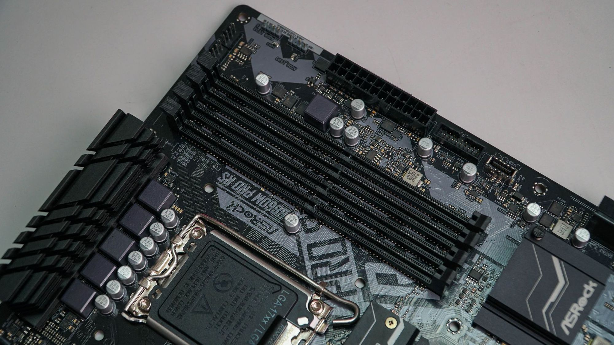 ASRock B660M Pro RS RAM slots