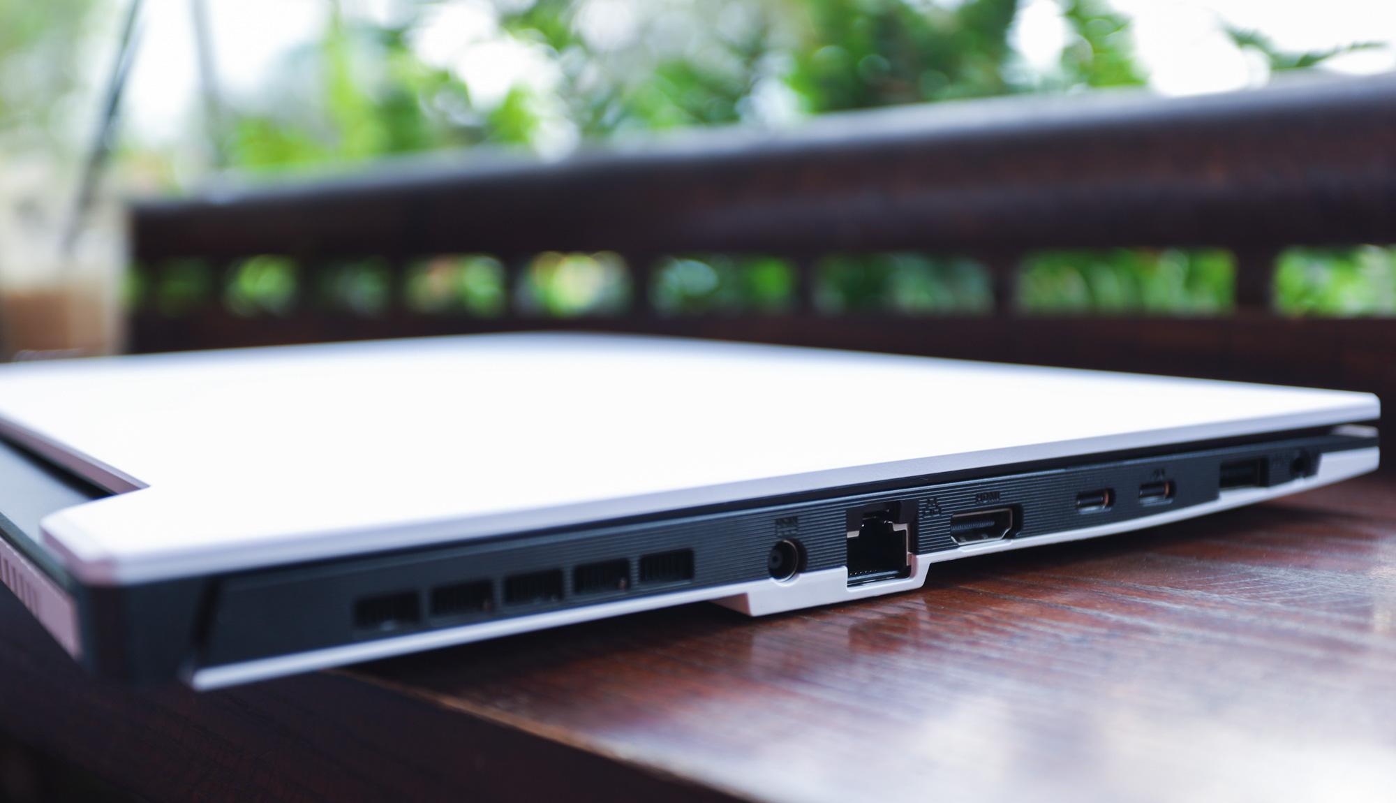ASUS TUF Dash F15 2022 ports layout