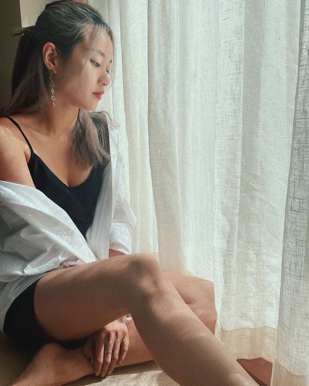 Mi Vân posing confidently