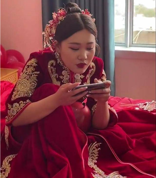 Bride so absorbed in gaming she forgets her wedding day