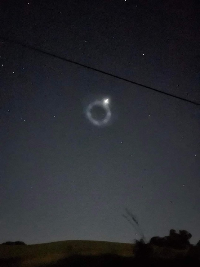 According to Mirror, Stewart Island star guide Alasdair Burns got a message from a friend around 7:25 PM on June 19, asking him to go outside and look up at the sky.