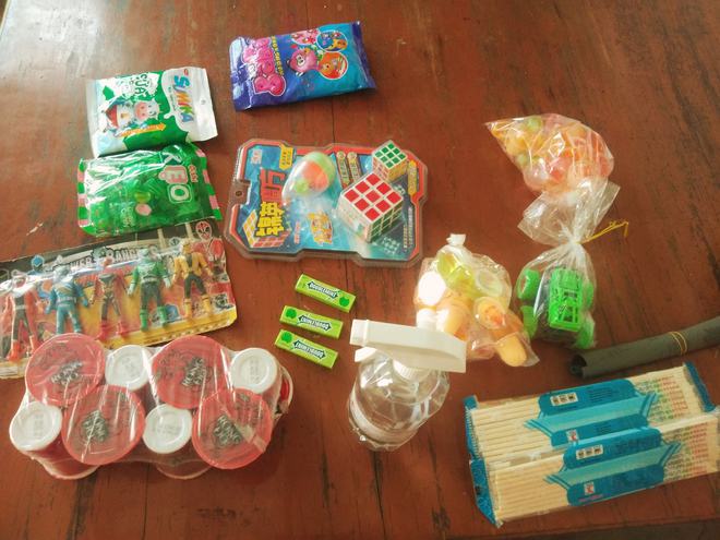 Common props in the Tiền Giang guy's videos