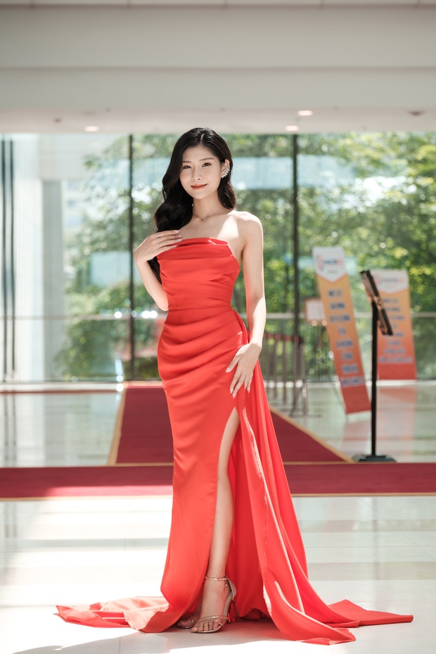 Khánh An smiling confidently