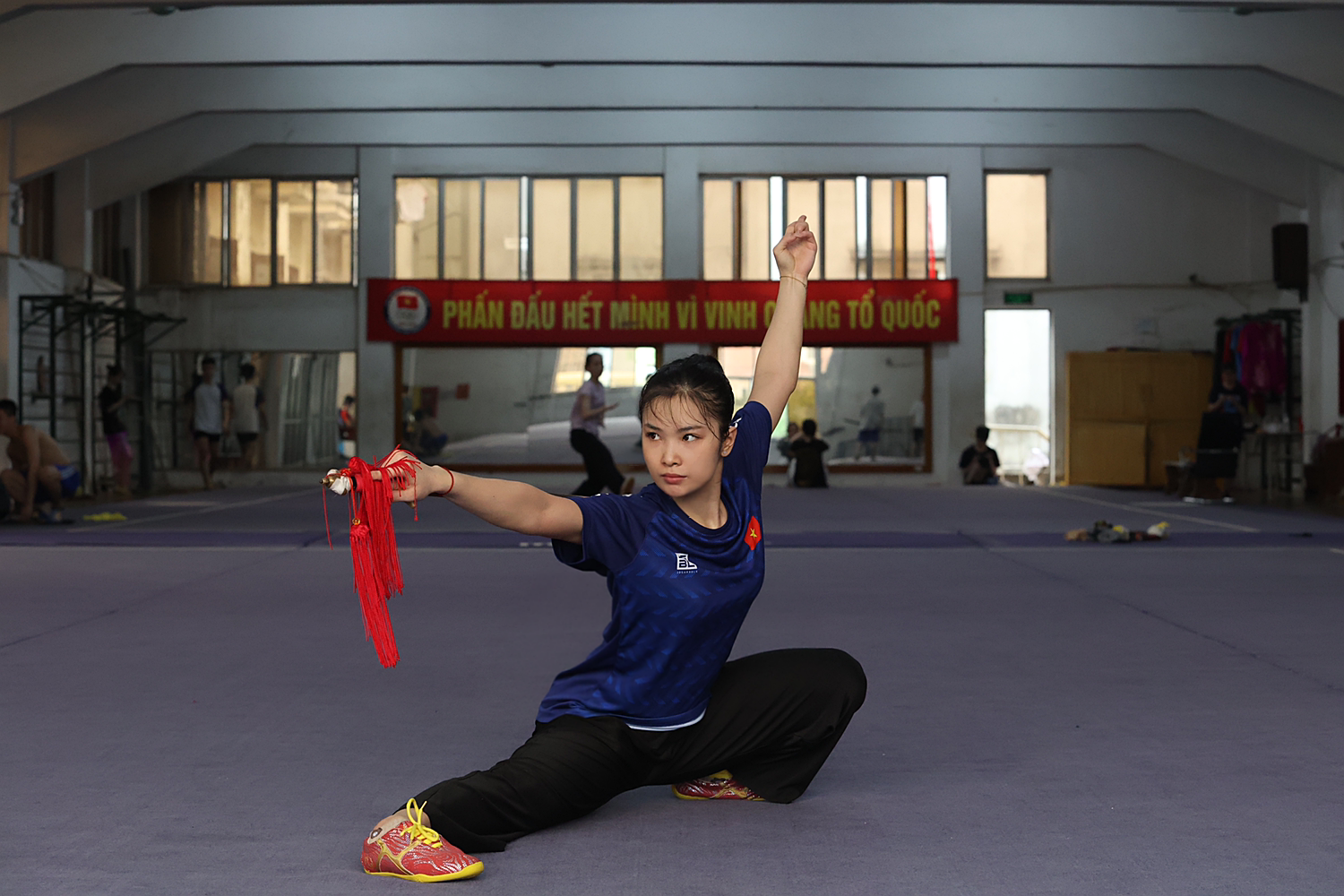 Dang Tieu Binh training wushu.