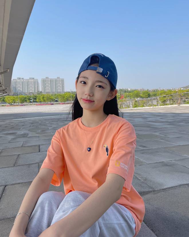Lee Eun Chae casual look