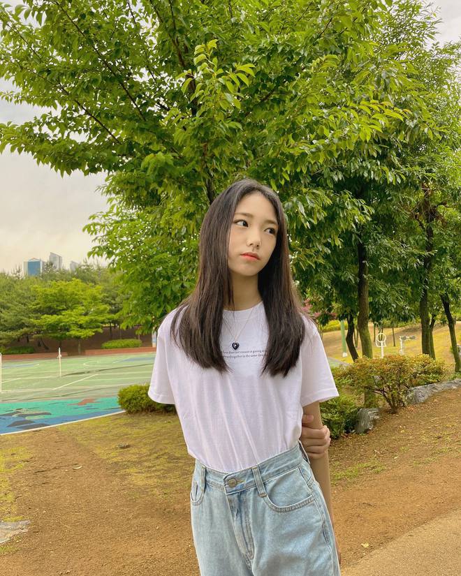 Recent casual photos of Lee Eun Chae on social media