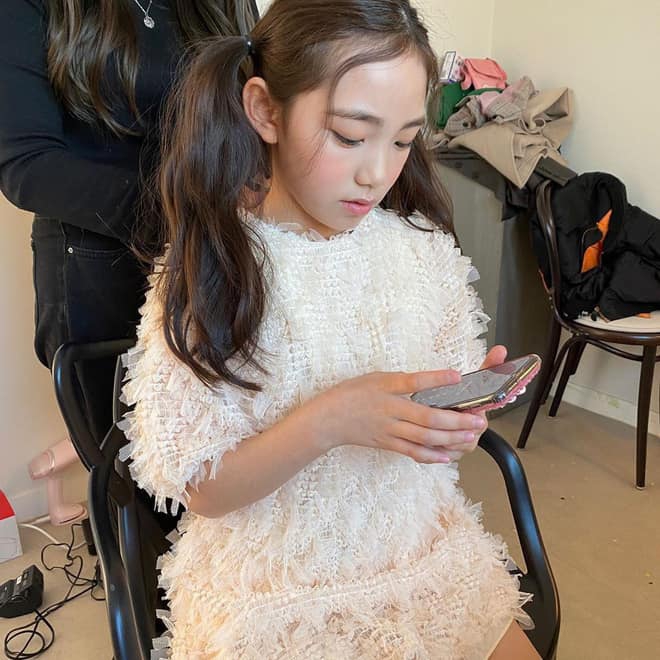 Lee Eun Chae modeling with elaborate looks