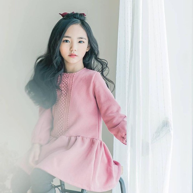 Lee Eun Chae posing
