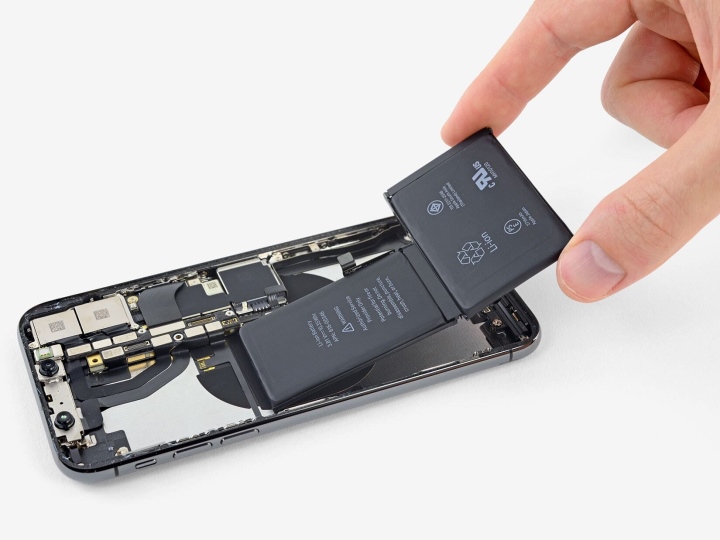 How to Keep Your Phone Battery from Wearing Out Too Fast 1 Even with care, phone batteries wear out after long use.