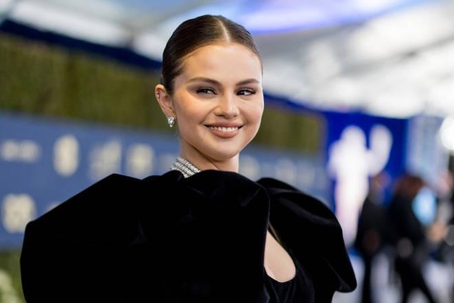 Why Stars Like Taylor Swift and Tom Holland Quit Social Media 2 Selena Gomez is one of Instagram's most influential celebrities with 344 million followers.