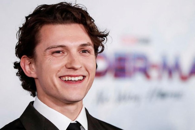 Why Stars Like Taylor Swift and Tom Holland Quit Social Media 3 Tom Holland faces heavy mental pressure from social media posts.