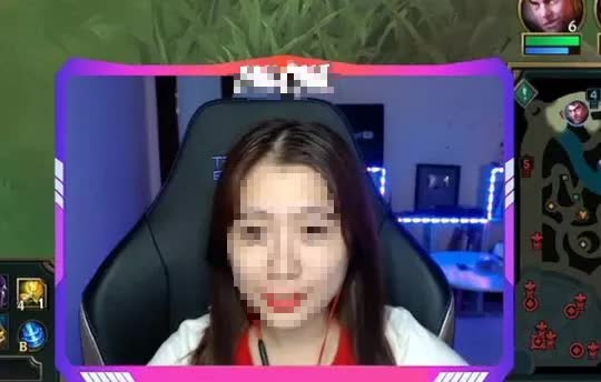 Famous Streamer Under Investigation for Insulting Top Official 1 Female streamer criticized for inappropriate remarks - Screenshot