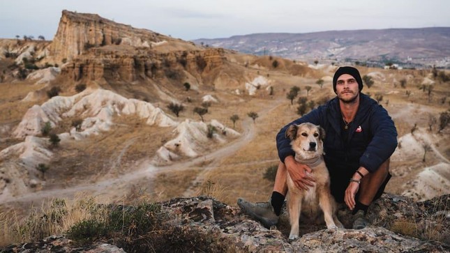 Man and His Dog Walked 45,000 km Around the World 4 Tom Turcich walking in Wyoming