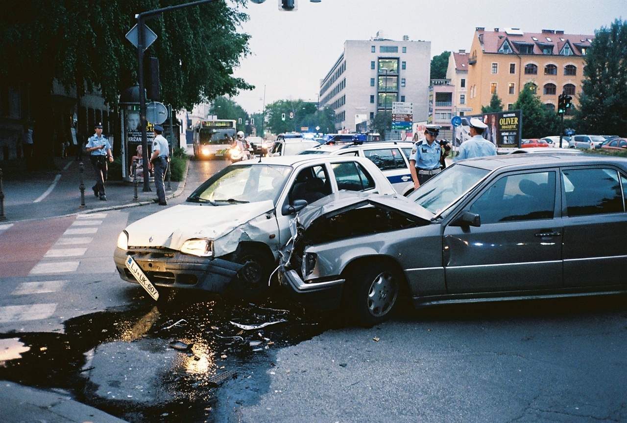 Many risks lurk during filming - Photo: eChinacities