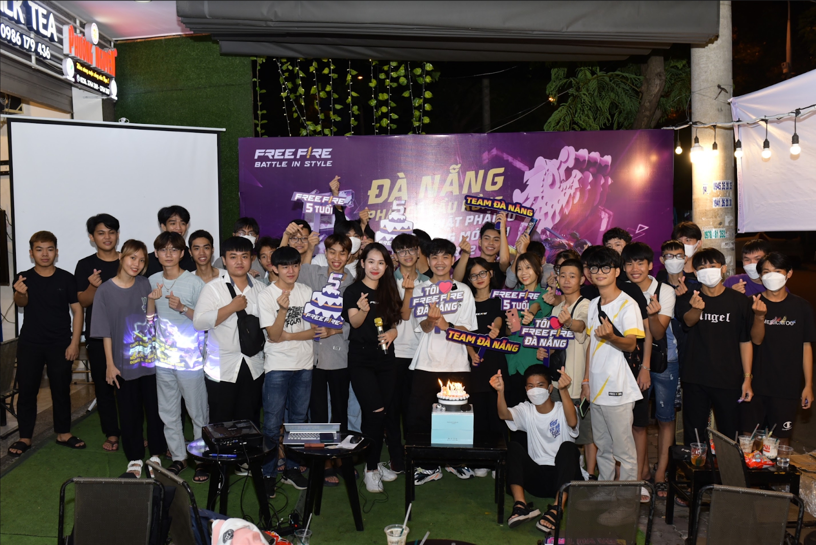 Free Fire gamers celebrating
