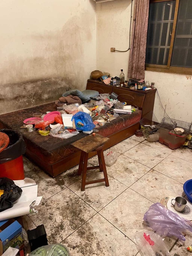 The post owner shared photos of a very rich friend’s room.